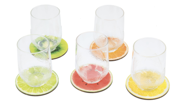 Fruchtige Getränke-Untersetzer mit Gläsern, ideal für Sommerpartys