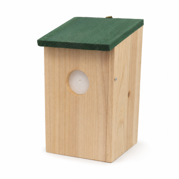 Geocaching Vogelhaus aus Holz mit grünem Dach und verschlossenem Einflugloch