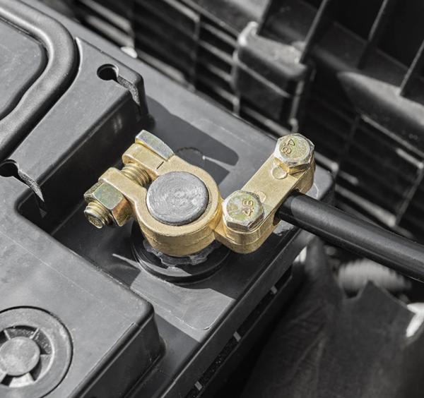 Robuste Polklemme für Autobatterie und Camper