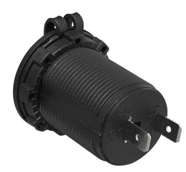 Rückseite der Einbau-Steckdose DIN 12V/24V mit Anschlusskontakten